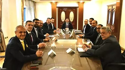 وزير الشباب يستعرض الاستعدادات لبطولة نيو جيزة الدولية للبادل