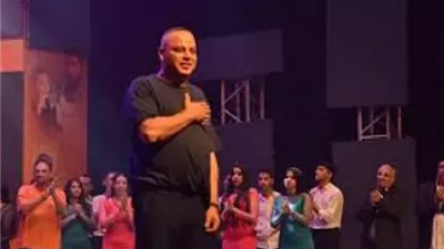 تامر عبد المنعم يعلن انتهاء عرض مسرحية نوستالجيا 80/90