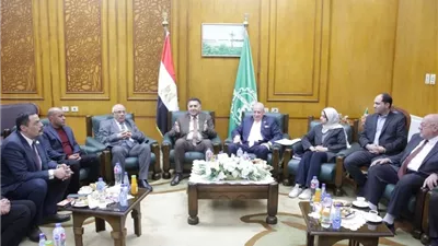 محافظ القليوبية يبحث تطوير النقل والطرق مع أعضاء مجلس النواب ويؤكد: المواطن أولاً