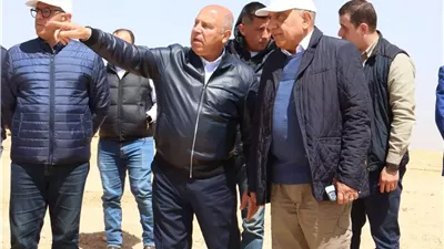 وزيرا النقل والكهرباء يتفقدان جبل الجلالة لإقامة مشروعات لتوليد الكهرباء