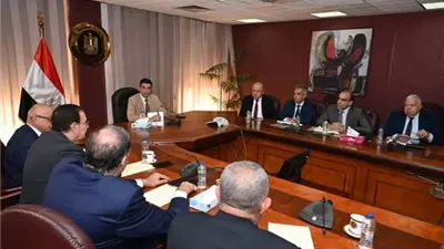 اجتماع وزاري مع اتحاد الصناعات لتعزيز الاستفادة من الخامات المحلية