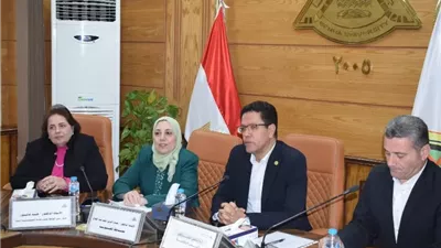 رئيس جامعة بنها يوجه بتطبيق الحوكمة الإلكترونية وتحفيز العاملين