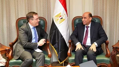 وزير العمل يلتقي سفير المملكة المتحدة لبحث تعزيز التعاون المشترك