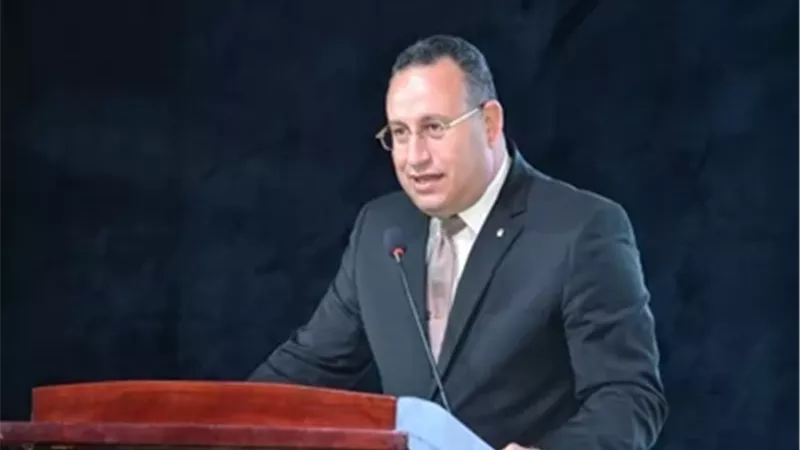 الدكتور عبدالعزيز
