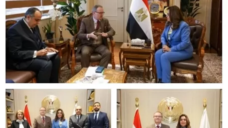 منال عوض تبحث مع