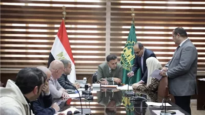 محافظ القليوبية يستجيب لشكاوى المواطنين ويوفر وظائف وعلاجاً عاجلاً ودعماً إنسانياً