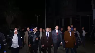 محافظ دمياط يتابع ميدانيا غلق المحال العامة بمنطقة المحور