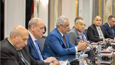 تعاون بين 