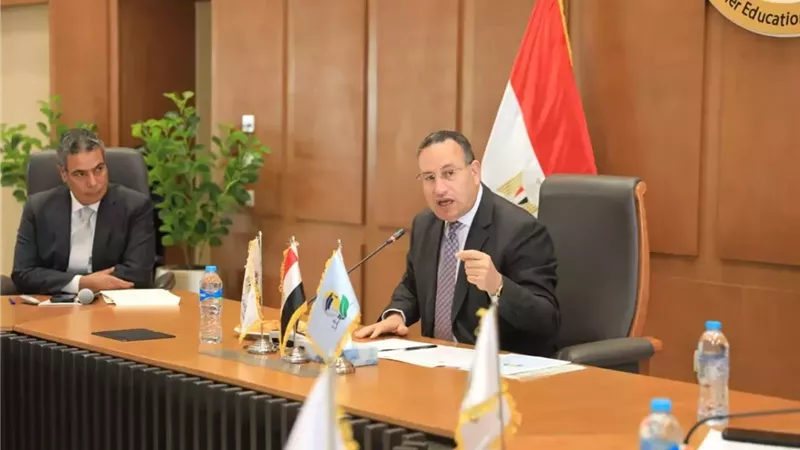 الدكتور عبدالعزيز