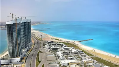 رئيس جهاز العلمين الجديدة يأمر بضغط جدول تنفيذ الأبراج الشاطئية