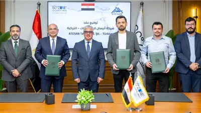 رئيس اقتصادية قناة السويس يشهد توقيع عقد مشروع 