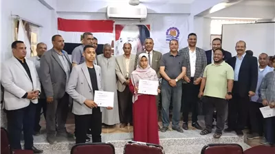 تعليم قنا يكرم 29 طالبا حصلوا على شهادات دولية من