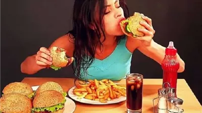 لماذا يستمر الشعور بالجوع رغم تناول الطعام؟ خبيرة تغذية تجيب