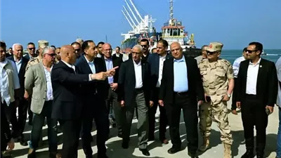 رئيس الوزراء يتفقد مشروع تطوير ميناء العريش البحري