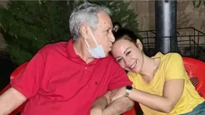 أحمد حلمي ينعي والد منة شلبي