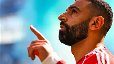 مايكل أوين يرشح لاعب نيوكاسل لخلافة محمد صلاح في ليفربول