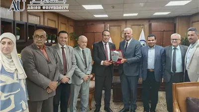 جامعة العريش تبحث سبل التنمية مع نقابة الزراعيين.