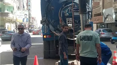 إصلاح هبوط أرضي بخط صرف صحي في مدينة الإسماعيلية