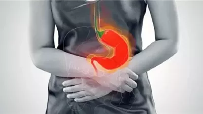 طبيب يكشف 3 خطوات بسيطة قبل النوم لتخفيف حرقة المعدة