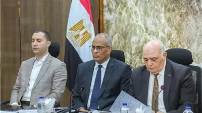 محافظ كفرالشيخ يناقش تنفيذ مشروعات الخطة الاستثمارية للعام المالي