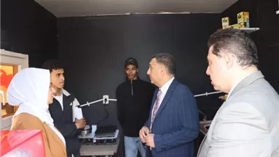 محافظ القليوبية يسلم عربة طعام متنقلة لشابين لدعمهما وتمكينهما اقتصادياً