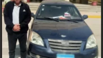 ضبط موظف طمس لوحات سيارته بالعاشر من رمضان للهرب من الرادارات