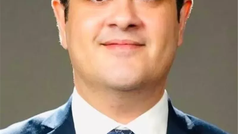 العالم الجليل الأستاذ