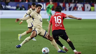 برشلونة يفوز بصعوبة على أوساسونا ويقترب من لقب الدوري الإسباني