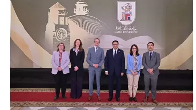 عبدالصادق يستقبل رئيس جامعة ليدن الهولندية لبحث تعزيز التعاون