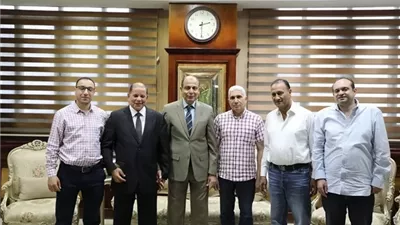 محافظ المنيا يلتقي أعضاء مجلس النواب لبحث مطالب المواطنين