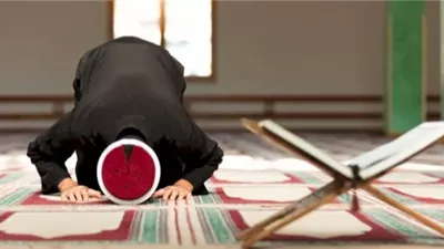 لماذا كان النبي ﷺ يستغفر الله بعد الصلاة؟