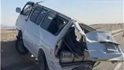 بالإسماء.. مصرع وإصابة 12 فى انقلاب ميكروباص بصحراوى المنيا