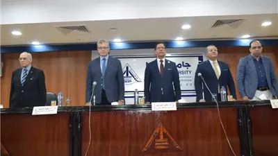 رئيس جامعة بنها يشهد تكريم الفرق الطبية خلال احتفالية اليوم العالمي لنظافة الأيدي