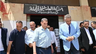 محافظ جنوب سيناء يتفقد مجمع السلع الغذائية والمخبز الآلي
