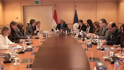 وزير السياحة يلتقي وفد البنك الدولي لبحث تعزيز التعاون