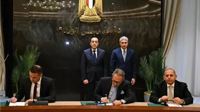 الحكومة تطلق منظومة التأشيرة الرقمية بمطار القاهرة