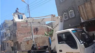 استمرار أعمال رفع كفاءة شبكة الإنارة العامة بالمدينة