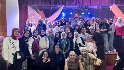 فريق كلية التربية للطفولة المبكرة يقدم العرض المسرحي (الدايرة)