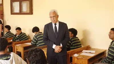 مدير تعليم الإسماعيلية يتفقد امتحانات آخر العام..صور