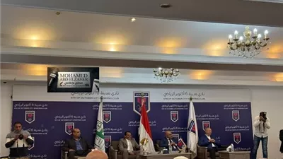 رئيس جهاز 6 أكتوبر يلتقي الأهالي لحل مشكلات المدينة