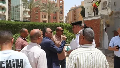جهاز 6 أكتوبر يغلق محلات مخالفة وينفذ 165 قرار وغلق