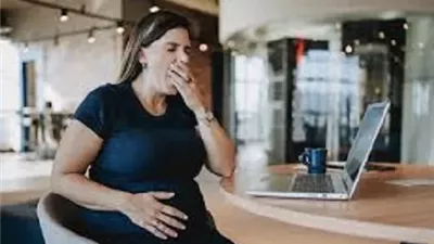 دراسة تكشف رابطاً غريباً بين الأم وجنينها.. التثاؤب ينتقل داخل الرحم