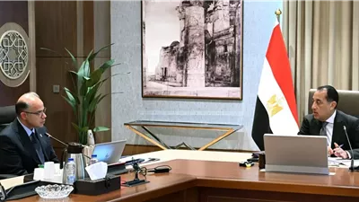 رئيس الوزراء يستعرض مع وزير الاستثمار عدداً من ملفات العمل