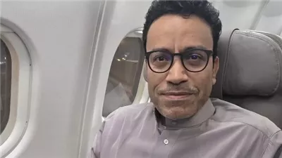 سامح حسين في أحدث ظهور من الطائرة لأداء مناسك الحج