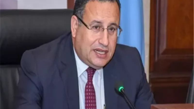 الدكتور عبد العزيز