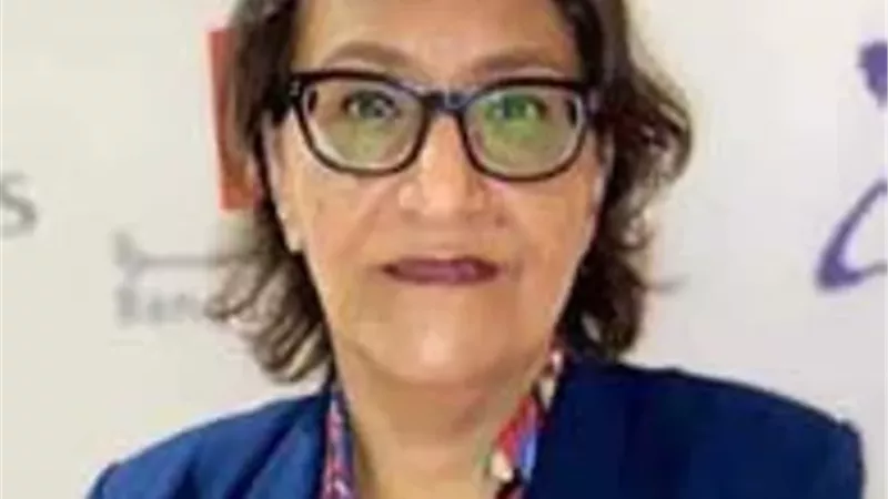 خبيرة الاوراق المالية