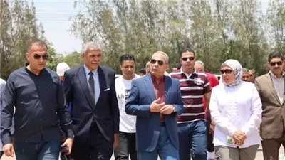 محافظ الإسماعيلية يتفقد مشروعات حية كريمة في قرية التقدم..صور