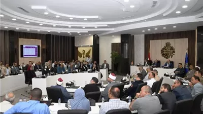 محافظ أسوان يتابع مرافق الكهرباء والمياه لمواجهة درجات الحرارة