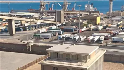 تداول 3300 طن و306 شاحنة بضائع بموانئ البحر الأحمر