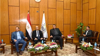رئيس جامعة أسيوط يستقبل وفدًا من قيادات الكنائس للتهنئة بالعيد